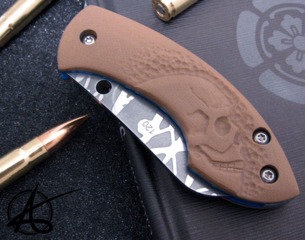 Spyderco Pingo - Carved coyote brown G10 handles with blue G10 liners, acid etched blade with Splash pattern